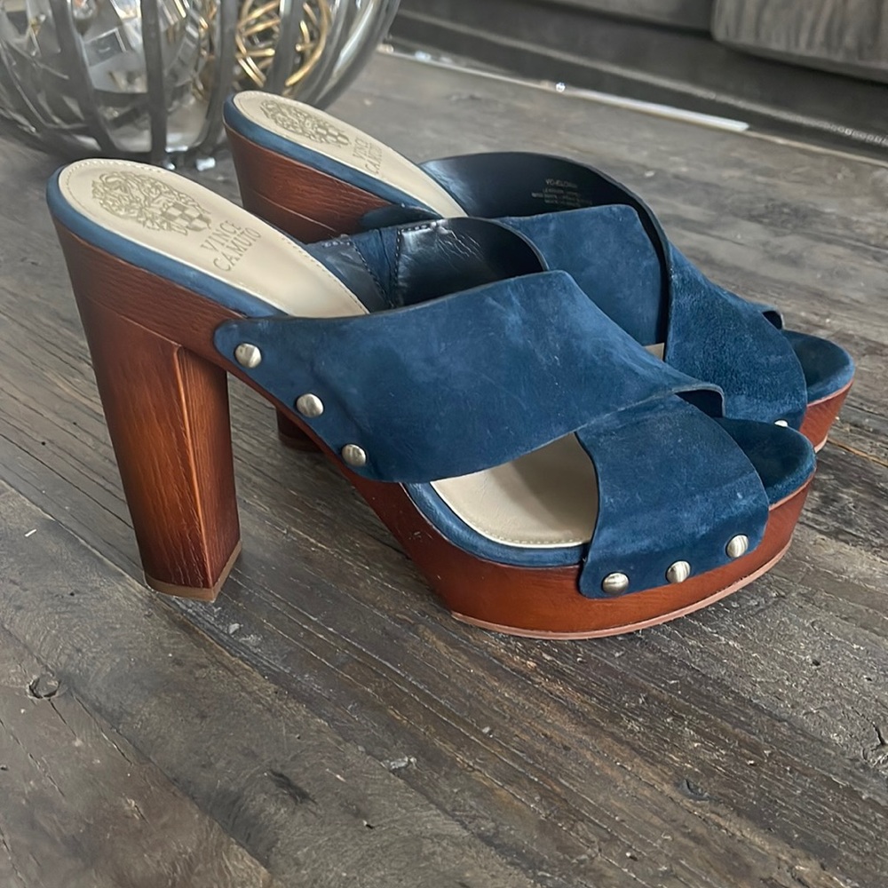 Navy leather Vince Camino heels